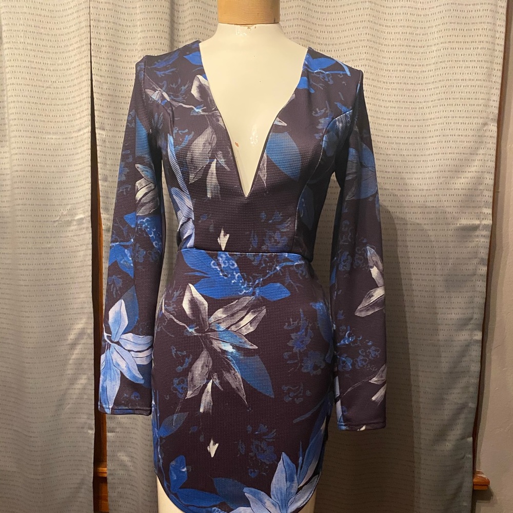 This deep V pattern dress